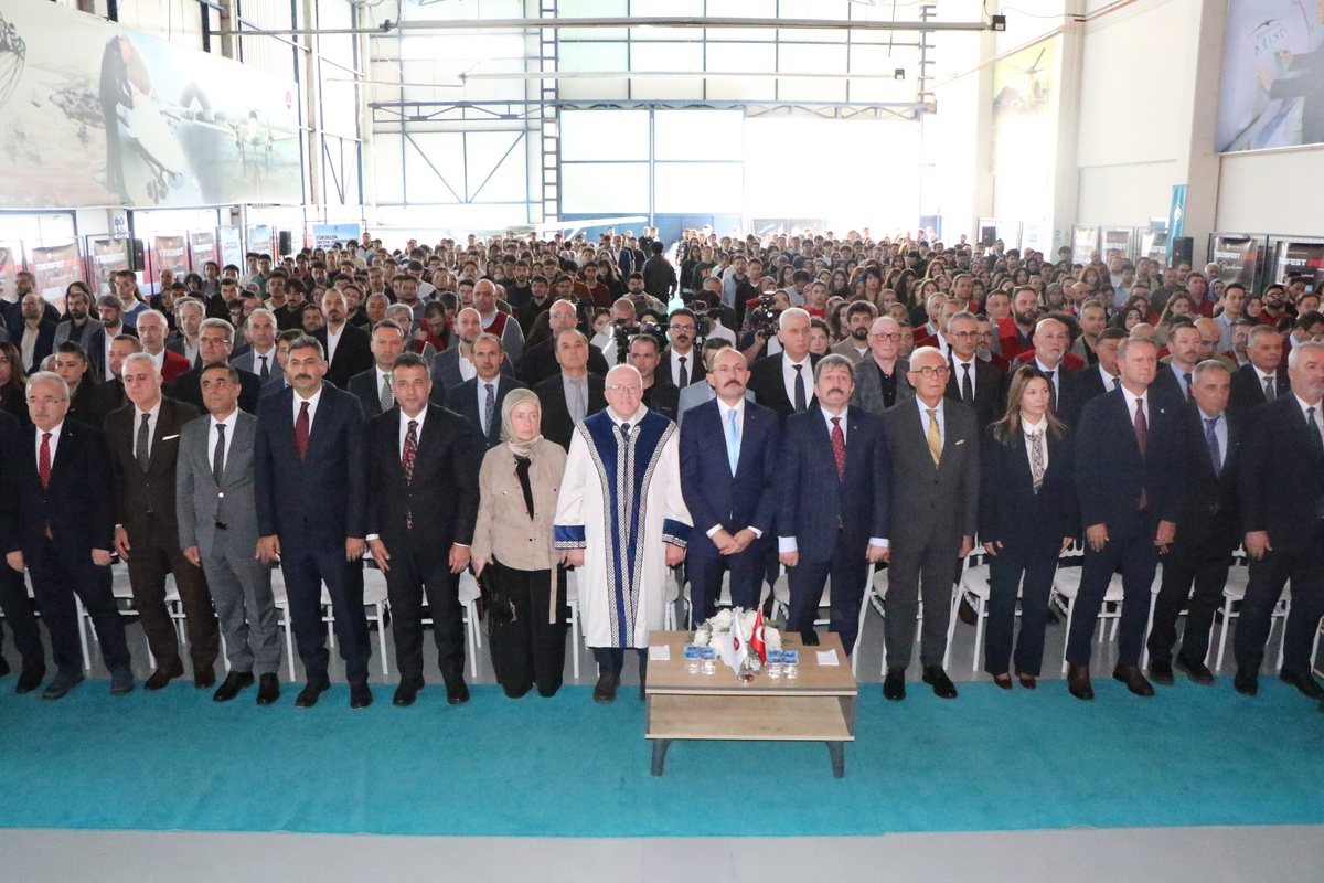 SAMÜ’de gelir adaletsizliği dersinin ardından Mehmet Muş’a fahri doktora verildi